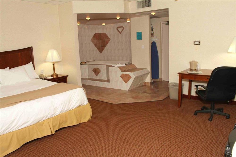 Owego Treadway Inn And Suites Room photo